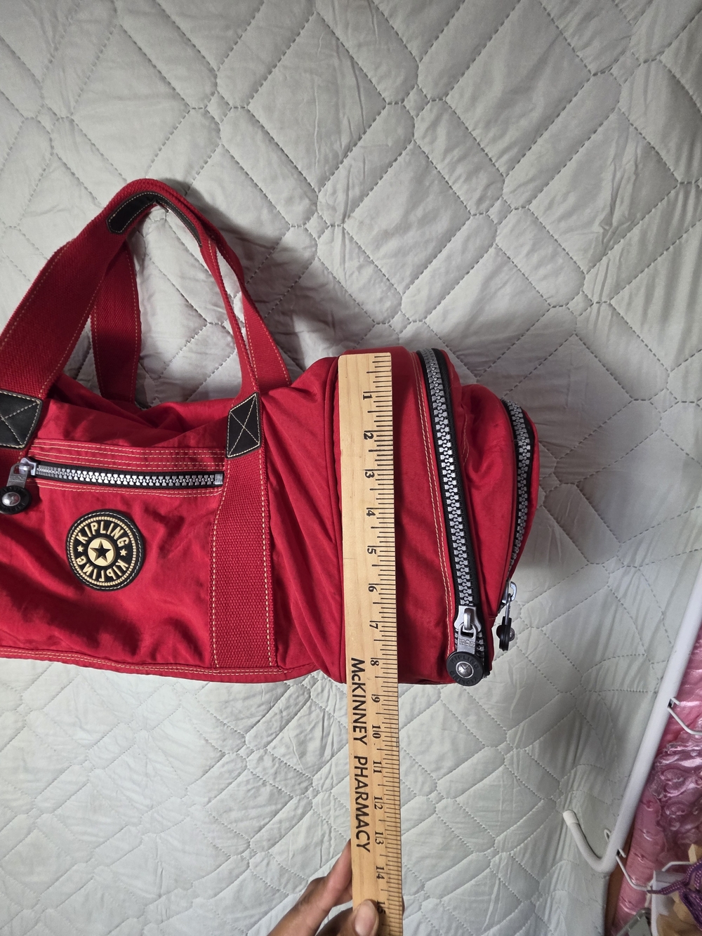 KIPLING VINTAGE LARGE RED CARRY ON DUFFLE & CROSSBODY BAG - Picture 3 of 14